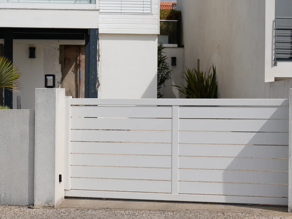 Portail maison en PVC