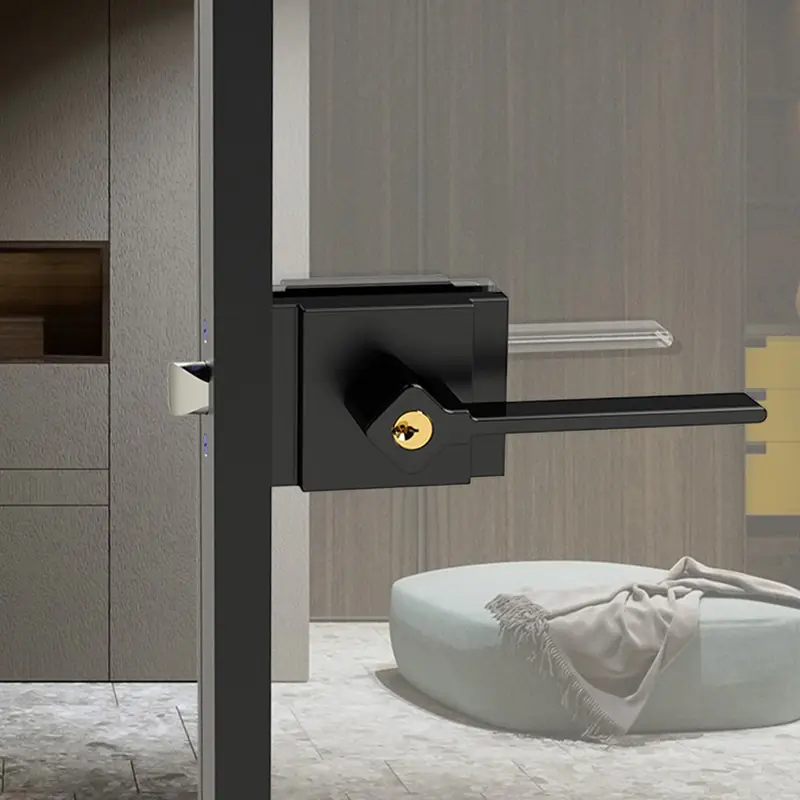 Serrures et blocs-portes : le premier verrou