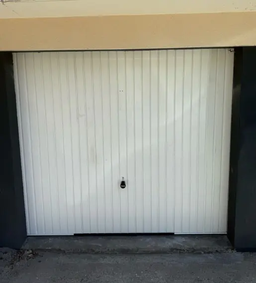 Porte de garage basculante en 07000