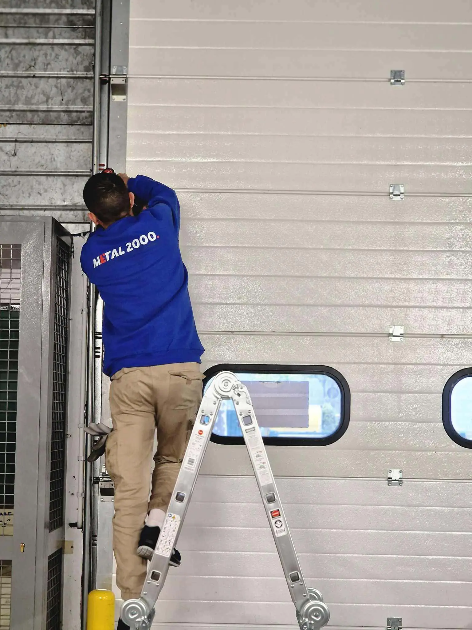 Réparation porte sectionnelle industrielle à Bouffémont