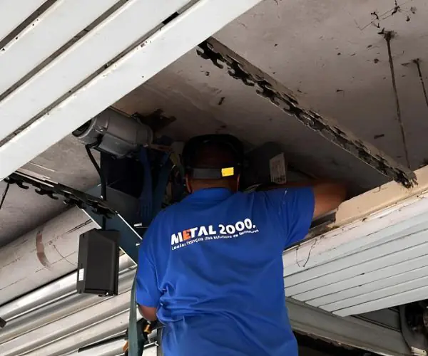 Changement ressort cassé rideau metallique