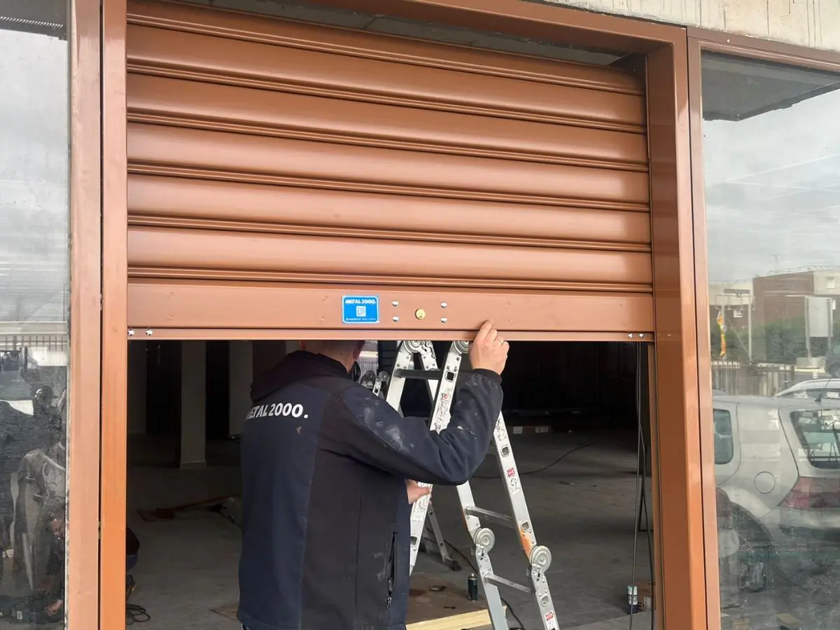 Réglage fin de course d'un rideau métallique