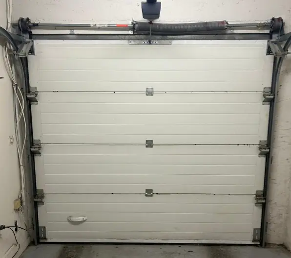 Réparation porte de garage sectionnelle Cergy