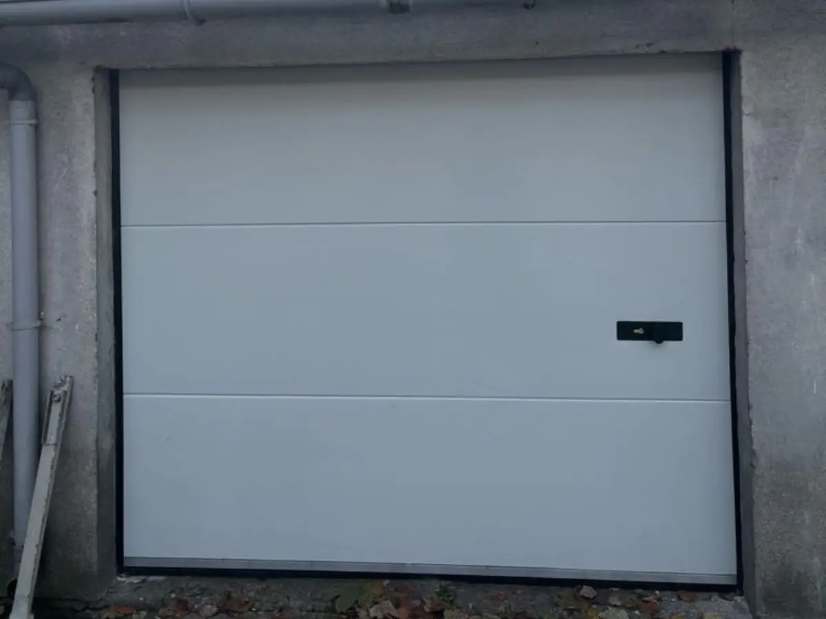 Réparation porte de garage sectionnelle Melun