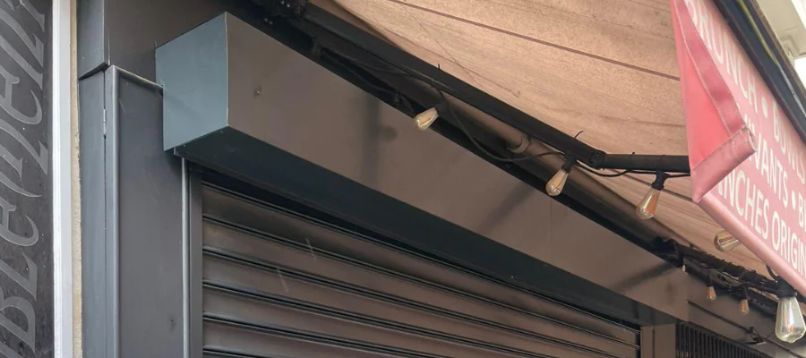 coffre d'un rideau métallique