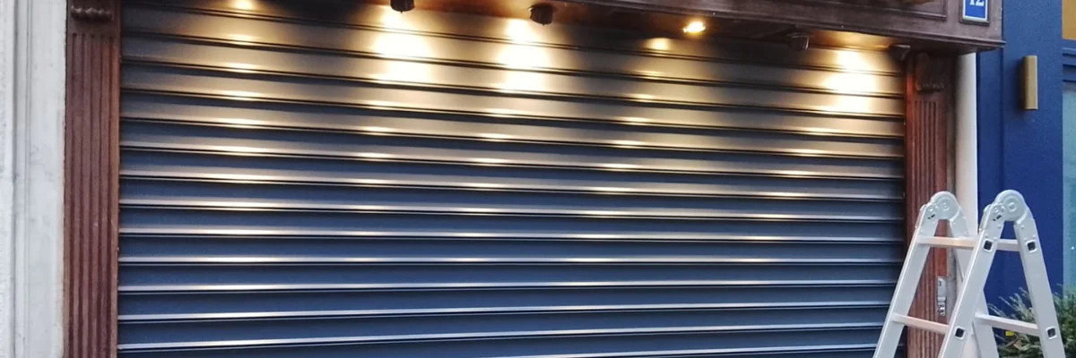 installation d'un rideau métallique effectuée par des pros !