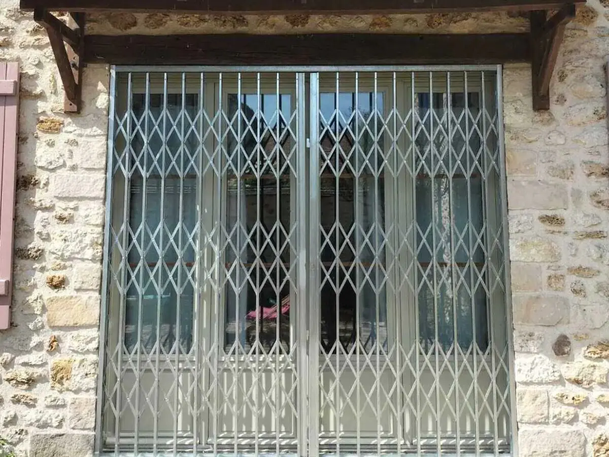 Choix grille métallique porte d'entrée