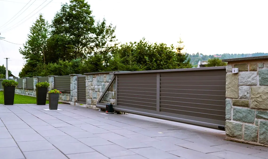 Comment transformer un portail coulissant en portail autoportant 