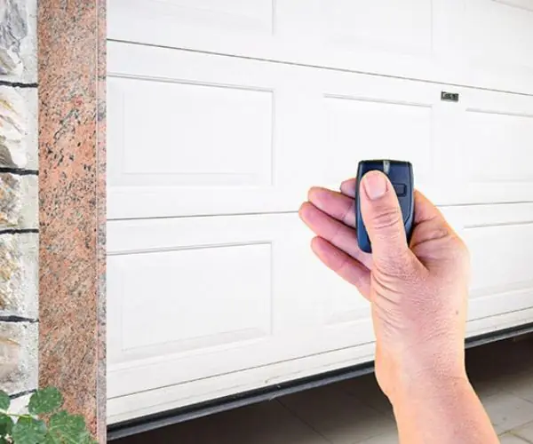 Reprogrammation d'une télécommande de porte de garage