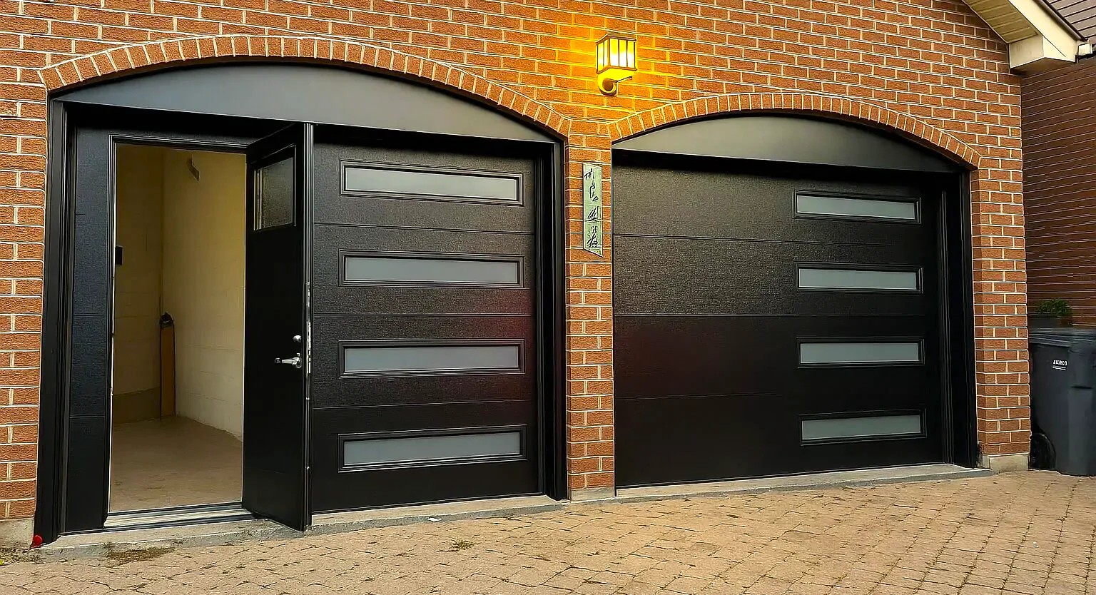 Comment poser une porte de garage sectionnelle avec portillon