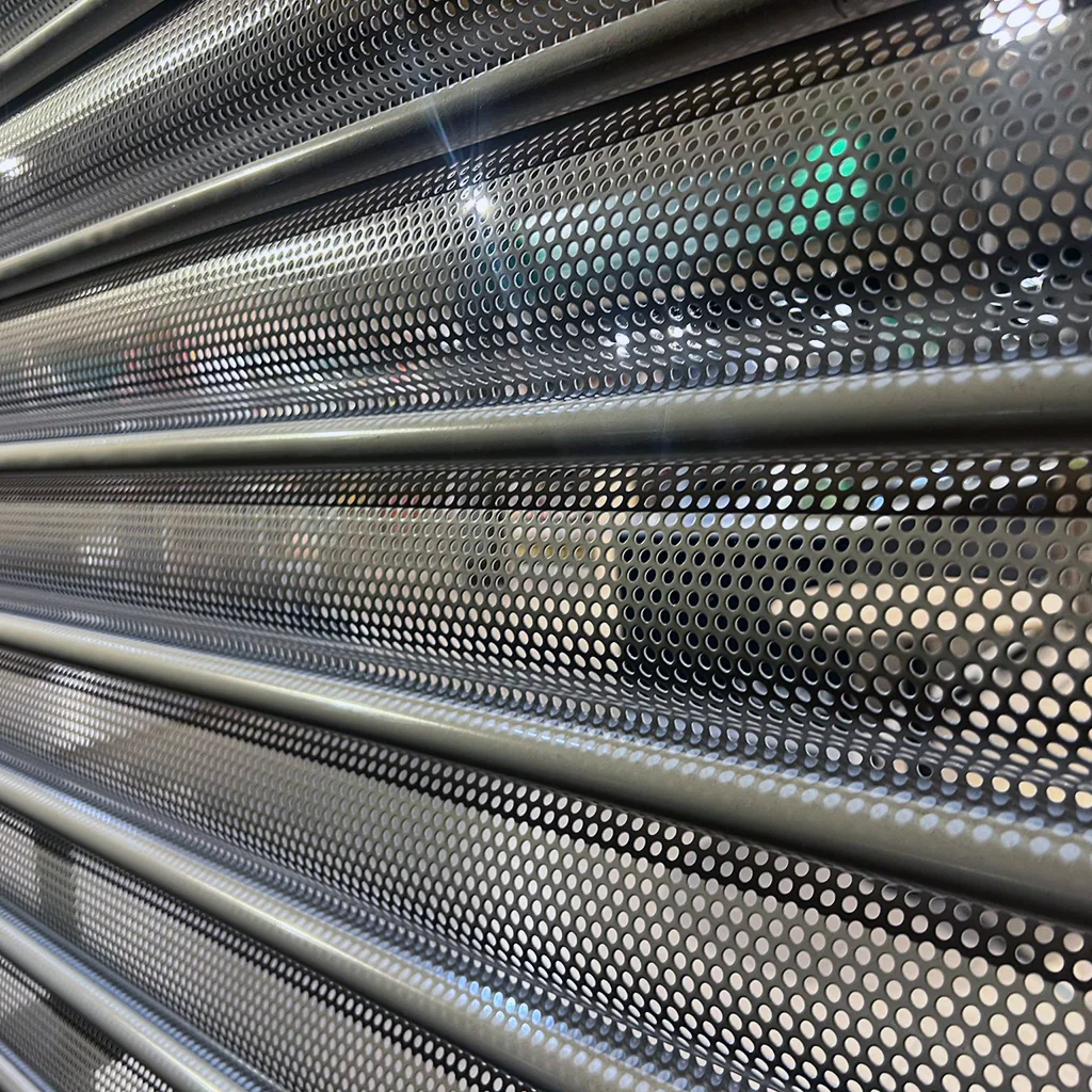 rideau métallique à lames micro-perforées usiné par METAL 2000