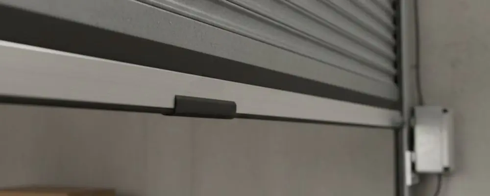 Barre palpeuse d'un rideau métallique