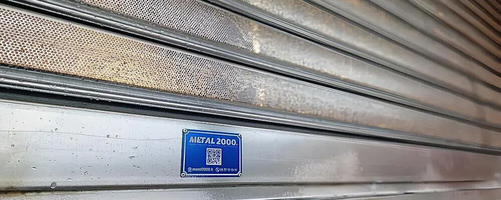 Lames de rideau métallique galvanisé isolé