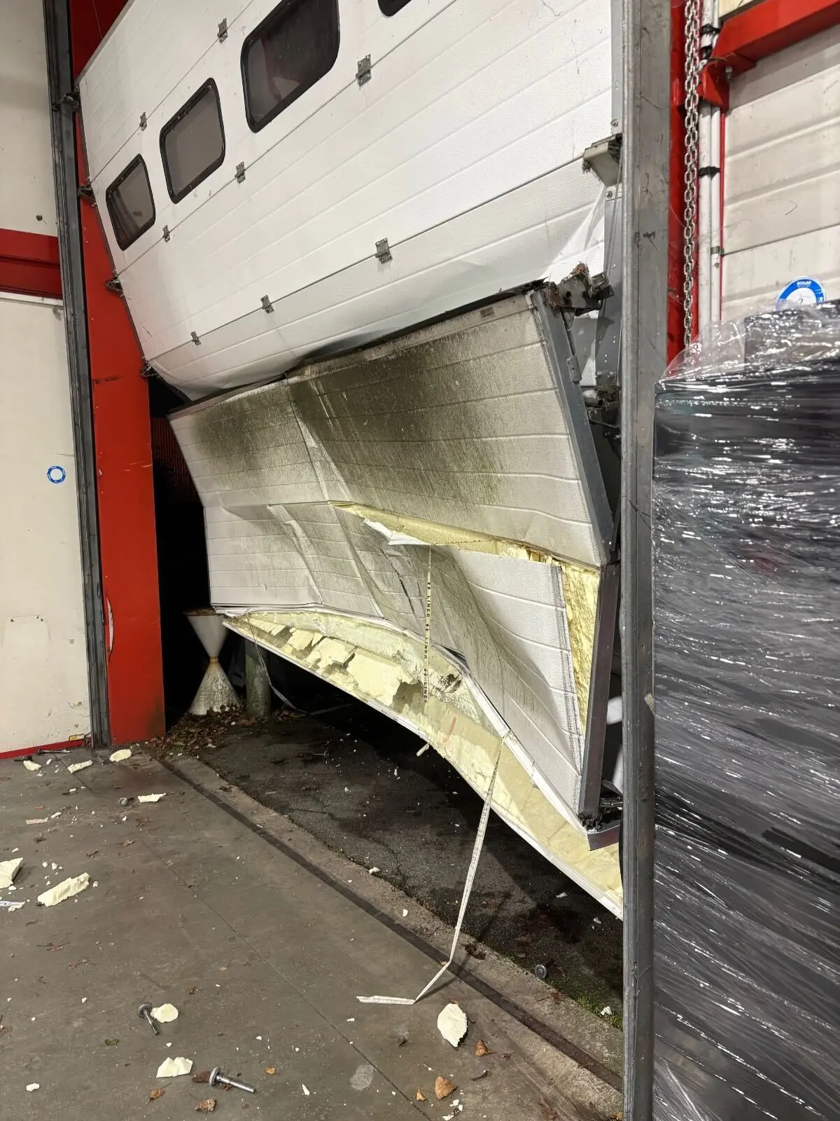 Panneau porte de garage enfoncé  réparation ou remplacement 