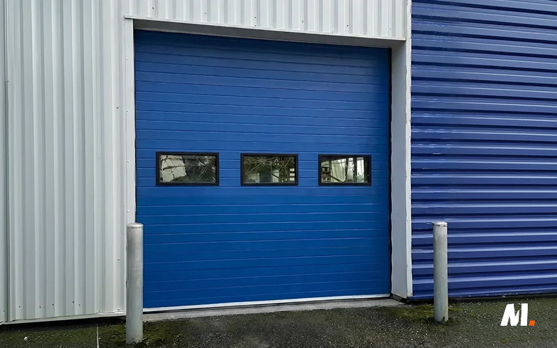 Remise à neuf d'une porte sectionnelle industrielle chez EVERIAL