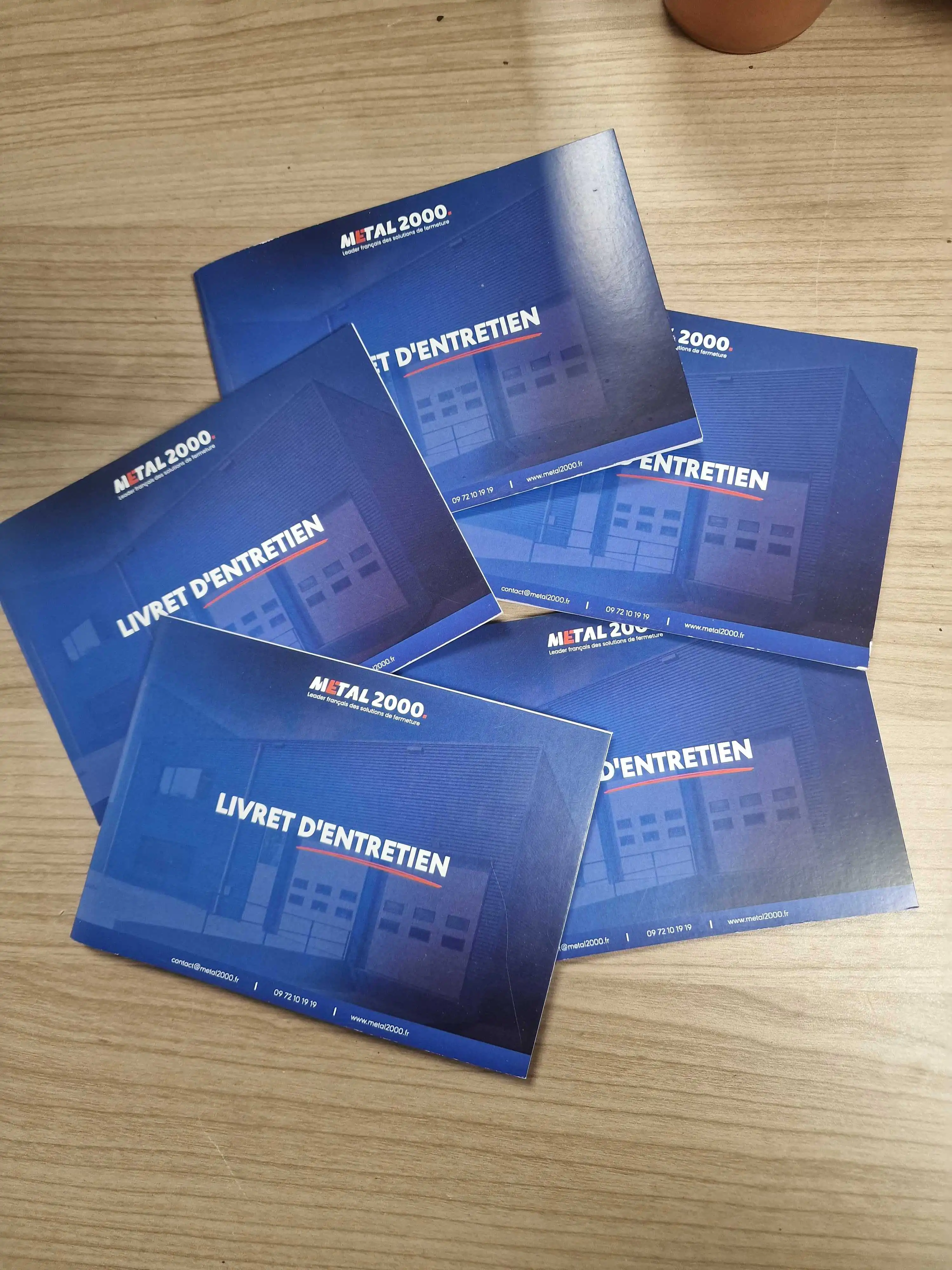 Carnet d'entretien porte de garage Garches proposé par METAL 2000 