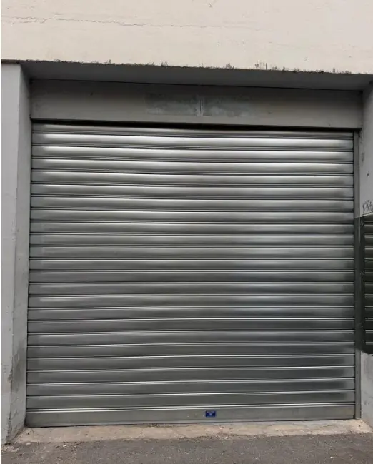 Rideau métallique isolé pour commerce
