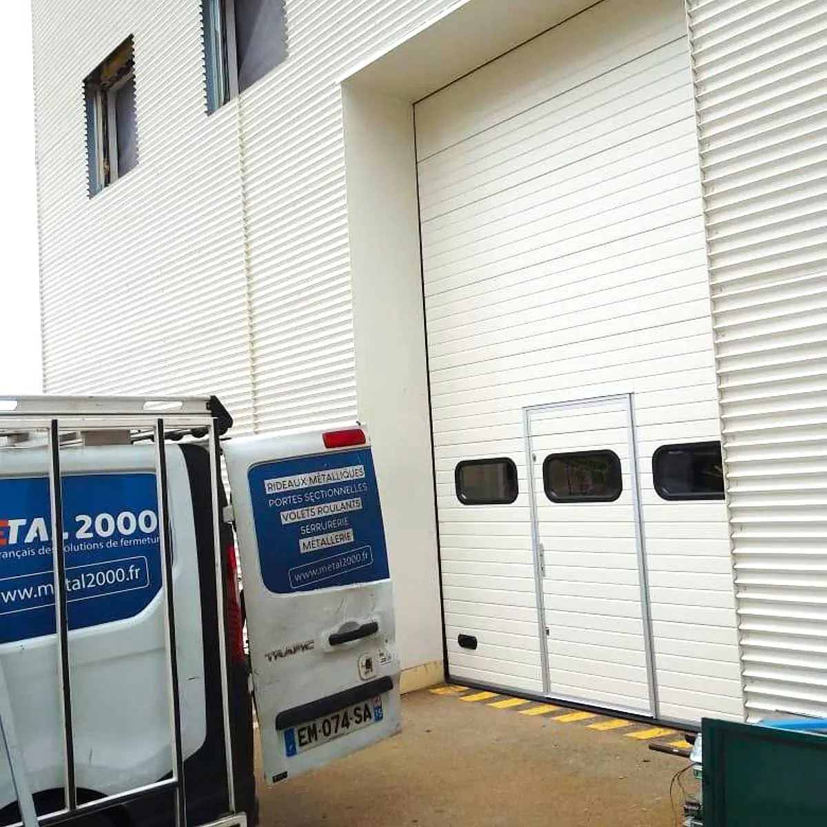 4 raisons de confier votre dépannage portes industrielles à METAL 2000