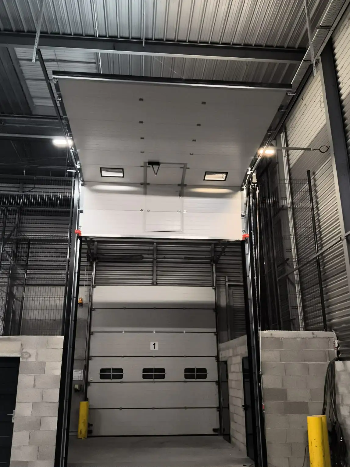 Pose-porte-sectionnelle-industrielle