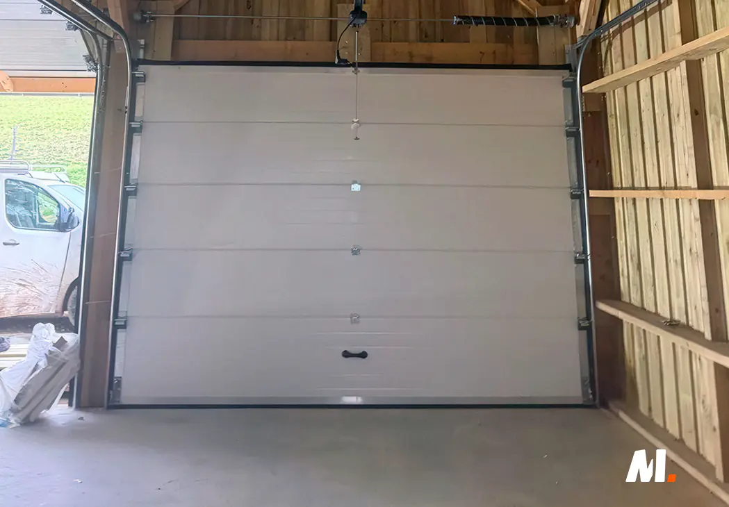 chantier installation porte sectionnelle industrielle motorisée normandie