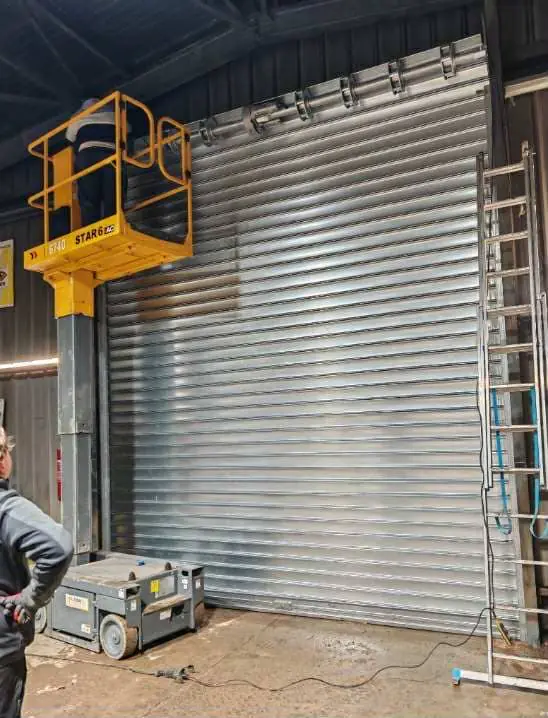 Réparation de rideau métallique industriel à Feucherolles
