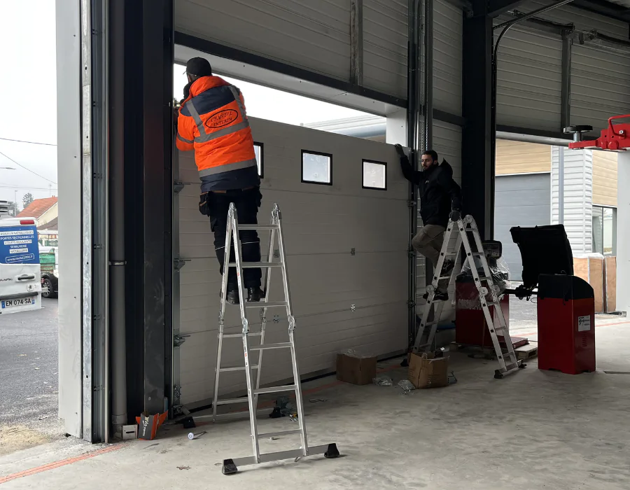    Déblocage de porte industrielle à Cannes-Écluse
