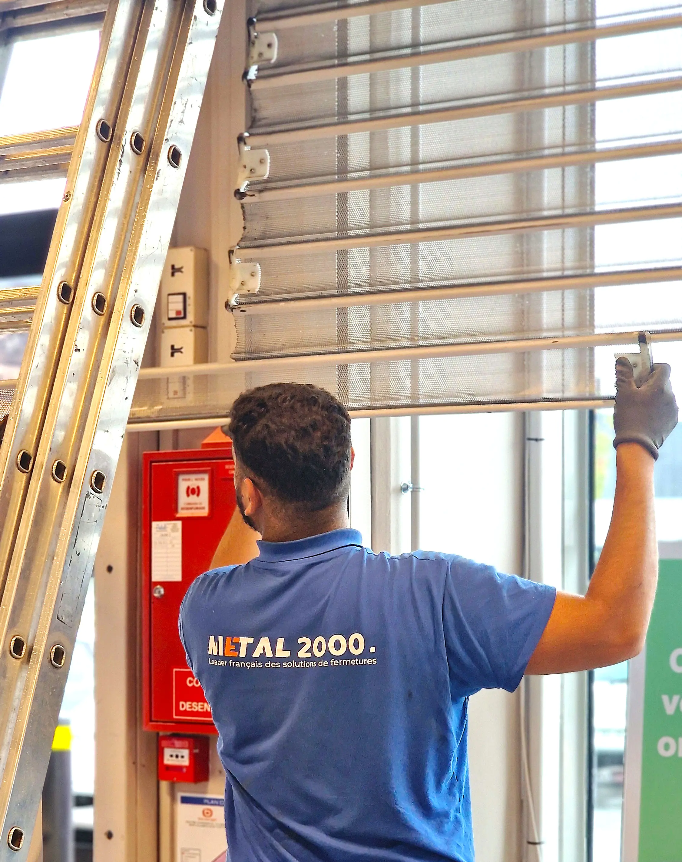 Dépannage rideau métallique Lyon  Réparation urgente 24h7j par un métallier à proximité de METAL 2000