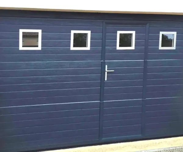 Installation porte de garage sectionnelle sur mesure 