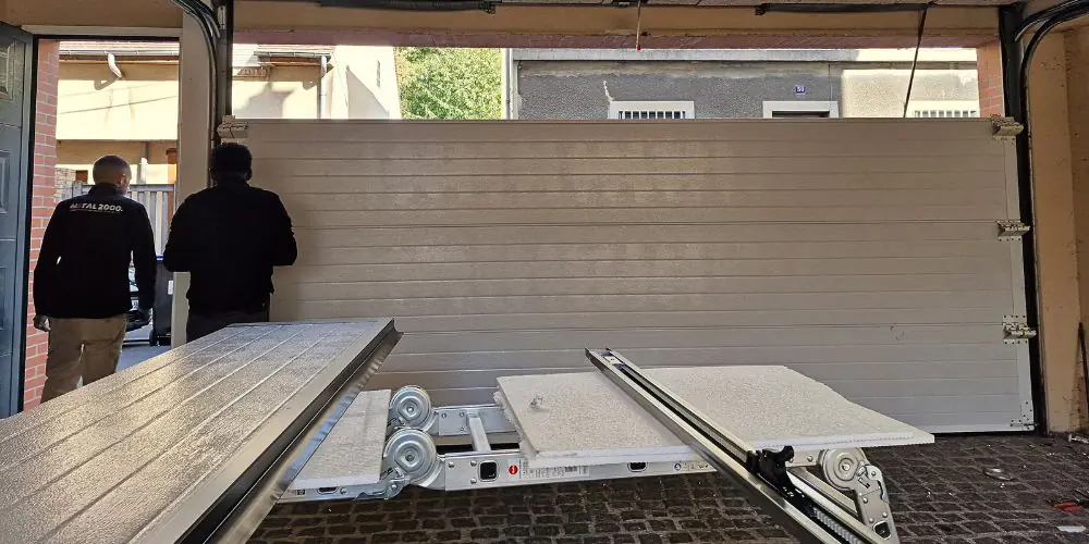 Pose porte de garage résidentielle