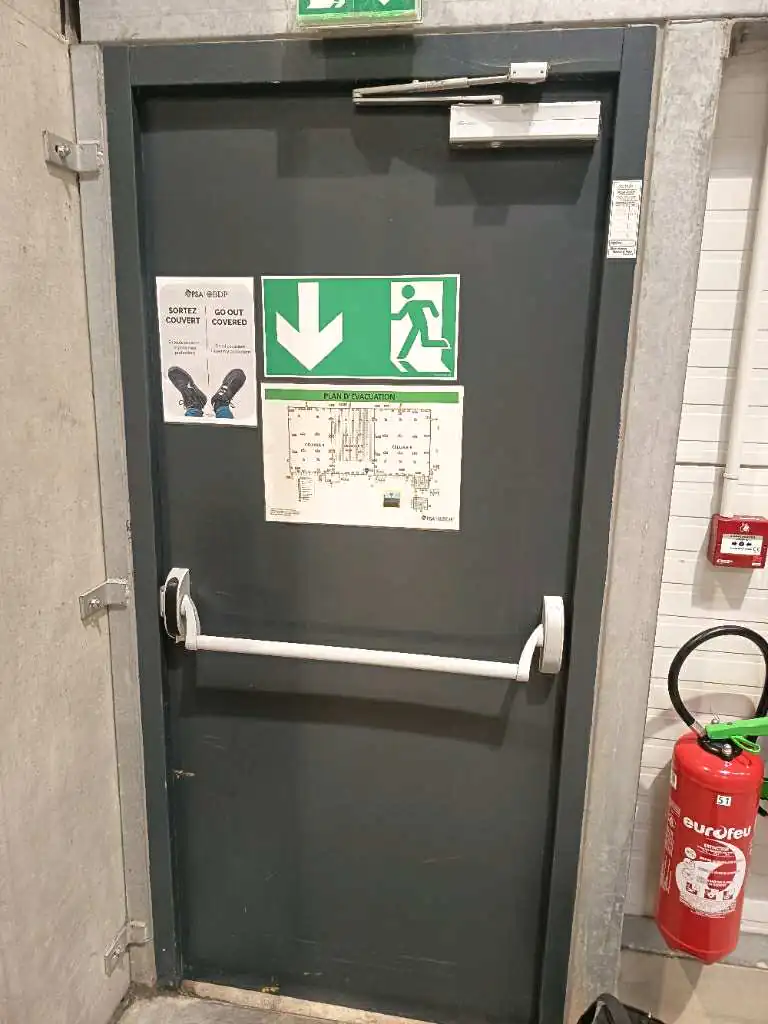 Réparation porte coupe-feu industrielle à Houdan