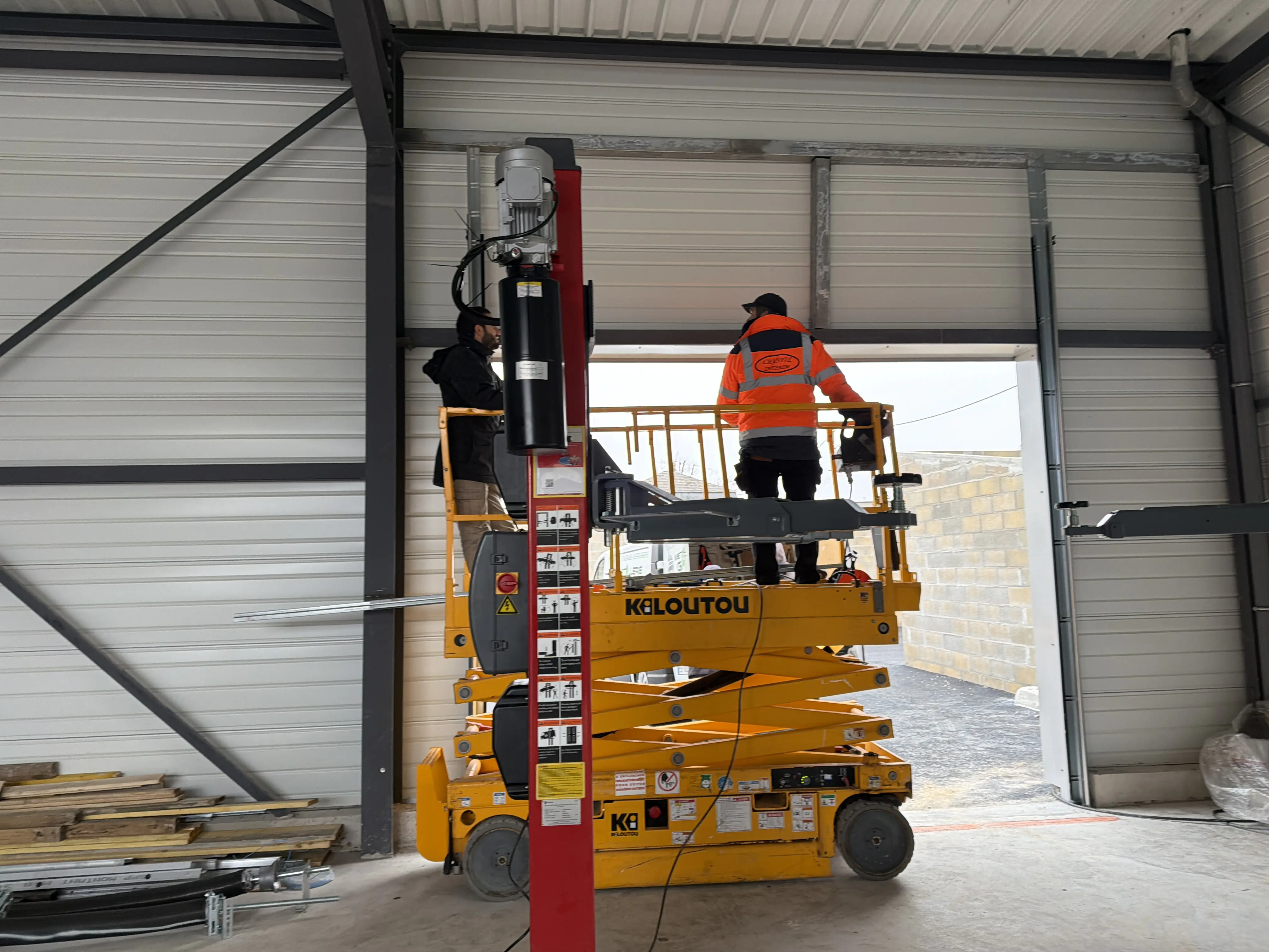 remise en état porte industrielle endommagée à Saint-Mammès