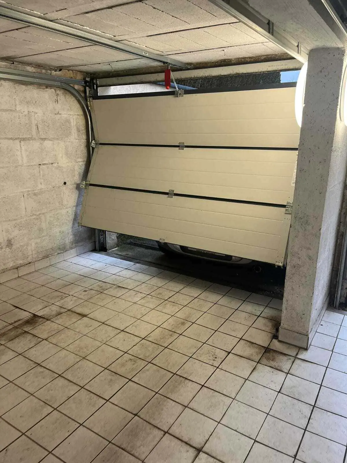 réparation de porte de garage sectionnelle à La Norville