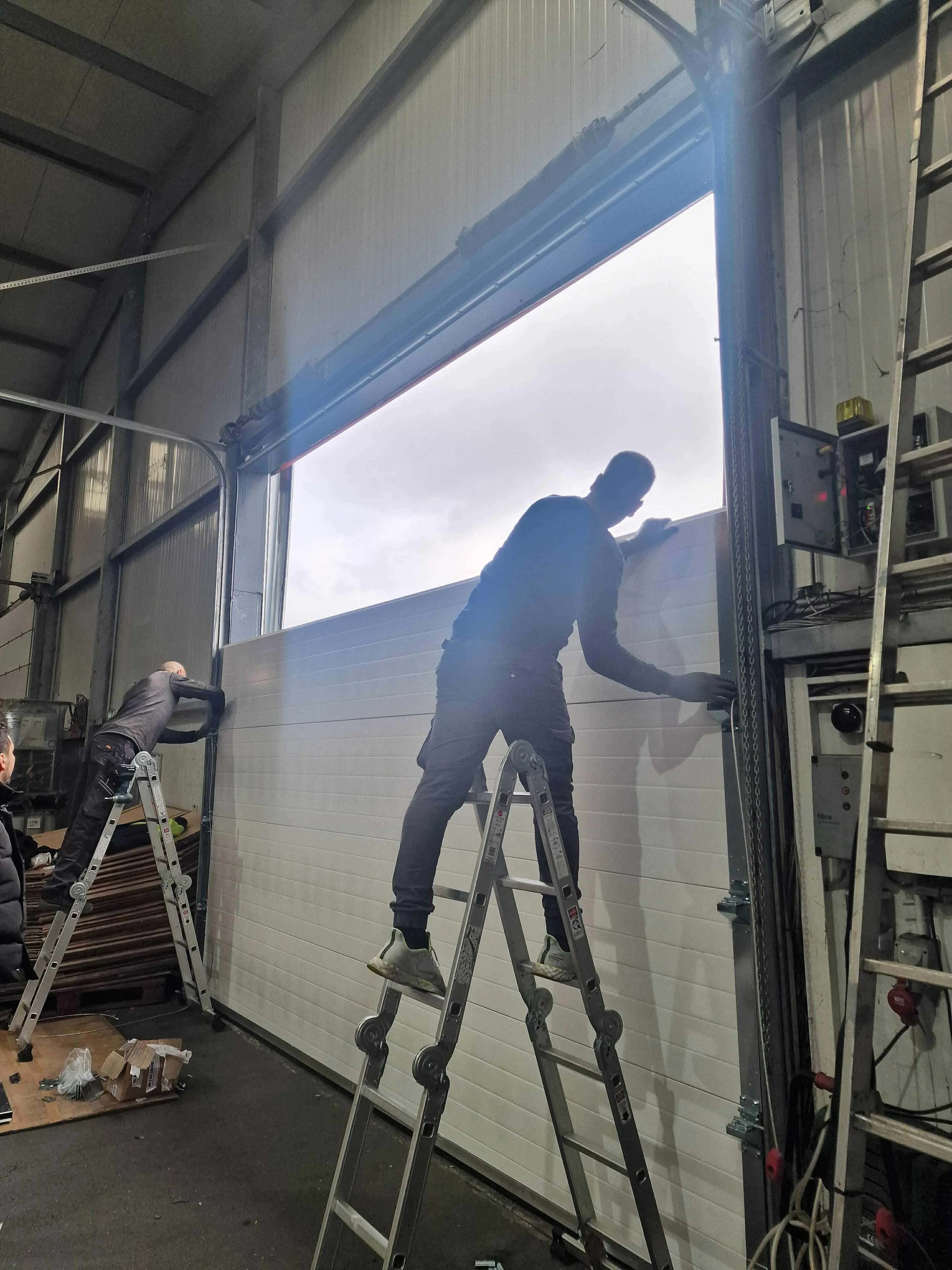 Réparation portes sectionnelles industrielles   Coignières