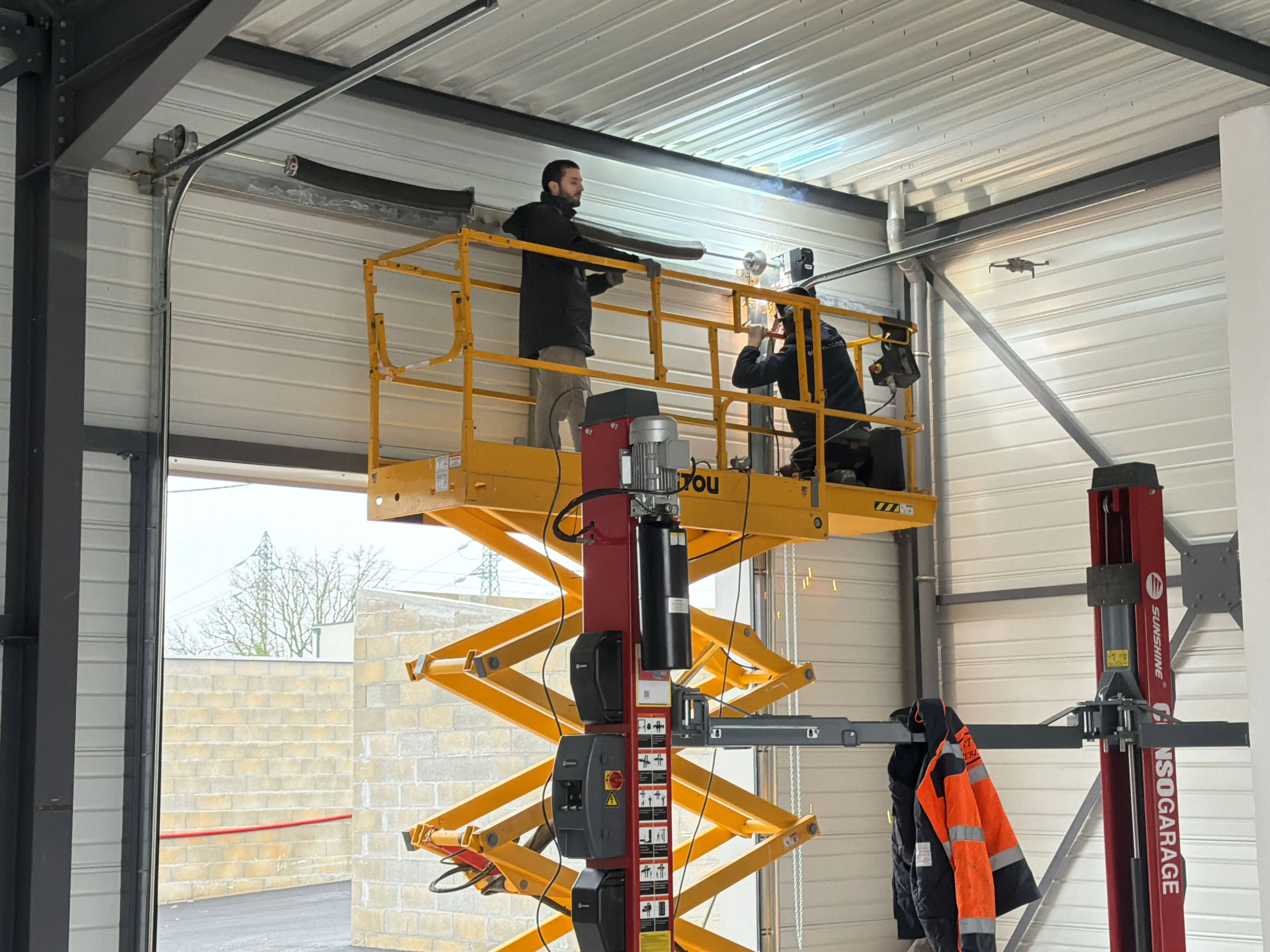 Réparation porte sectionnelle industrielle à Ormesson-sur-Marne