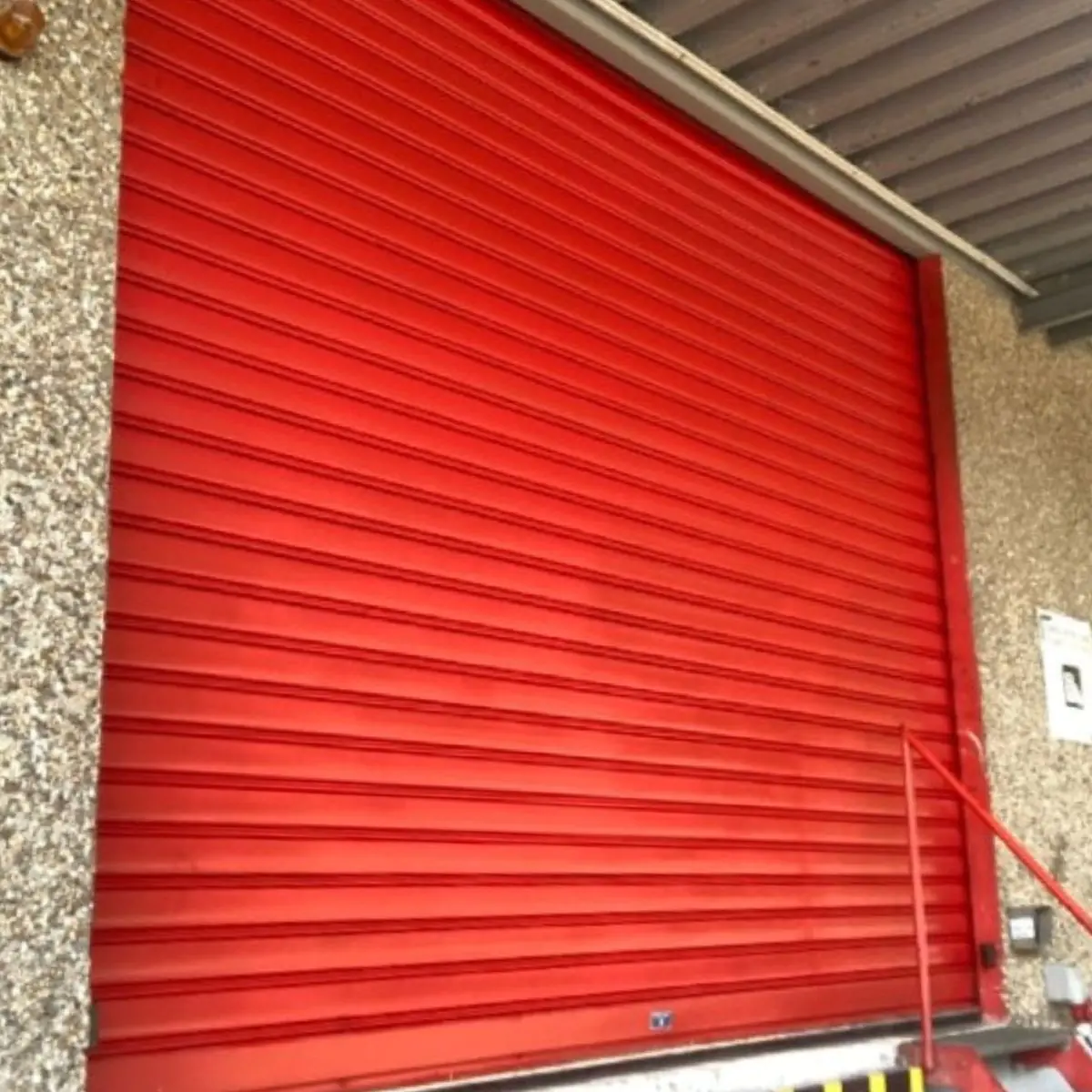 réparation rapide de vos rideaux et grilles métalliques à Survilliers