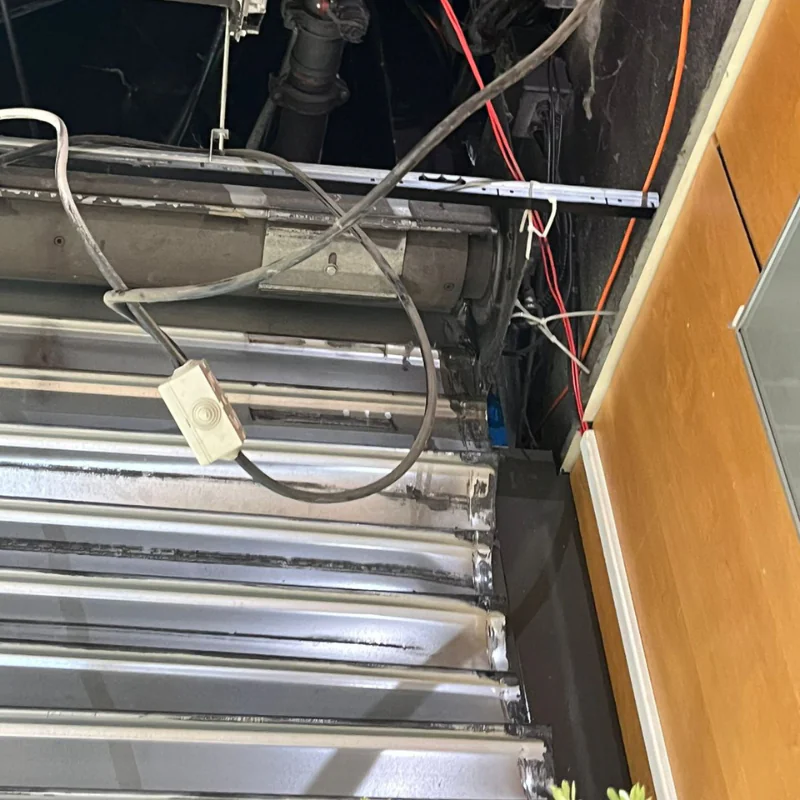 Tablier rideau métallique déformé