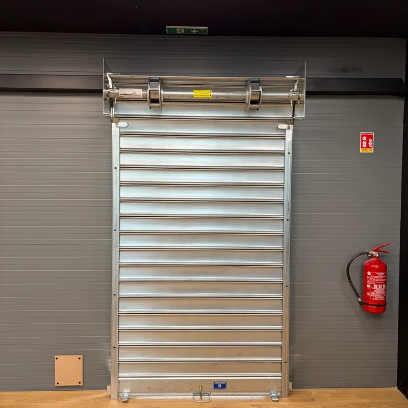 Fourniture et pose de 3 rideaux métalliques motorisés pour HP bike