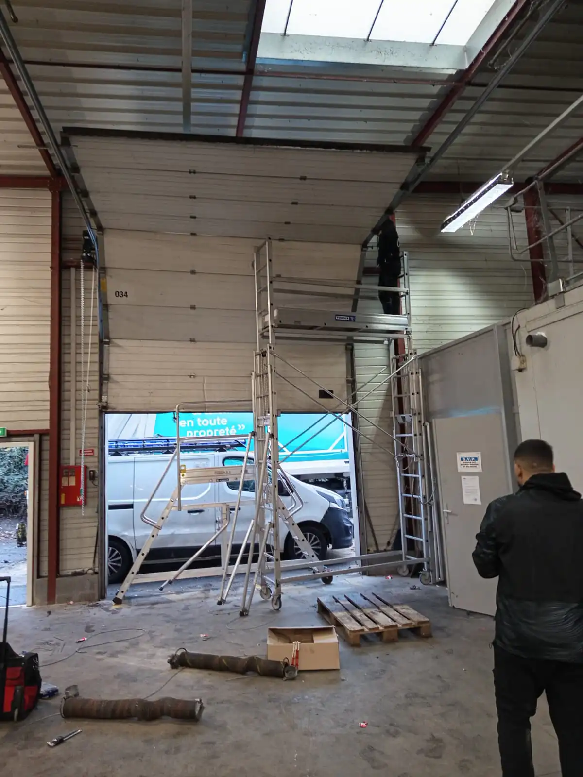 Changement de ressorts cassés sur porte sectionnelle à Montlignon