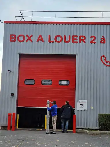Réparation porte sectionnelle industrielle à Saint-Maurice