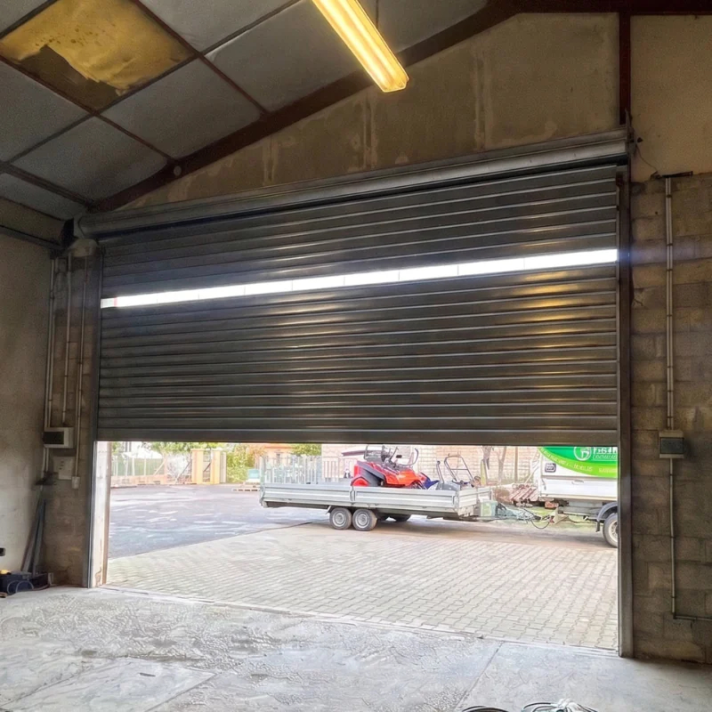 Rideau métallique industriel avec bande polycarbonate pour Dervillers Paysage (60)
