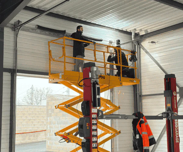Réparation de porte sectionnelle industrielle bloquée à Sillery