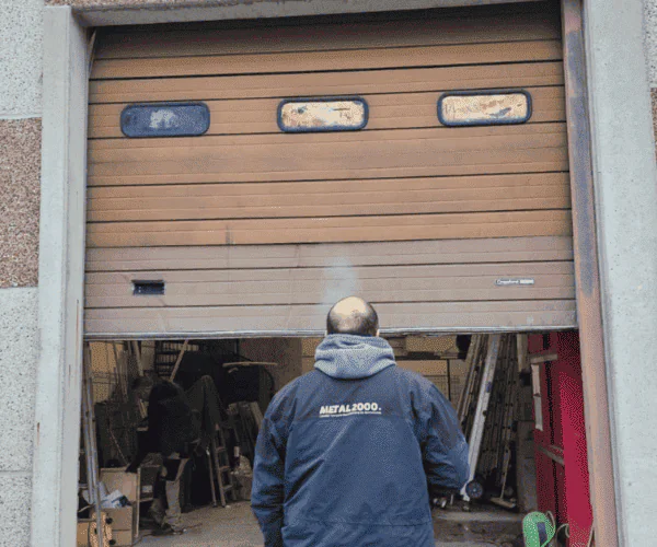 remplacement panneaux porte industrielle à Courcy 