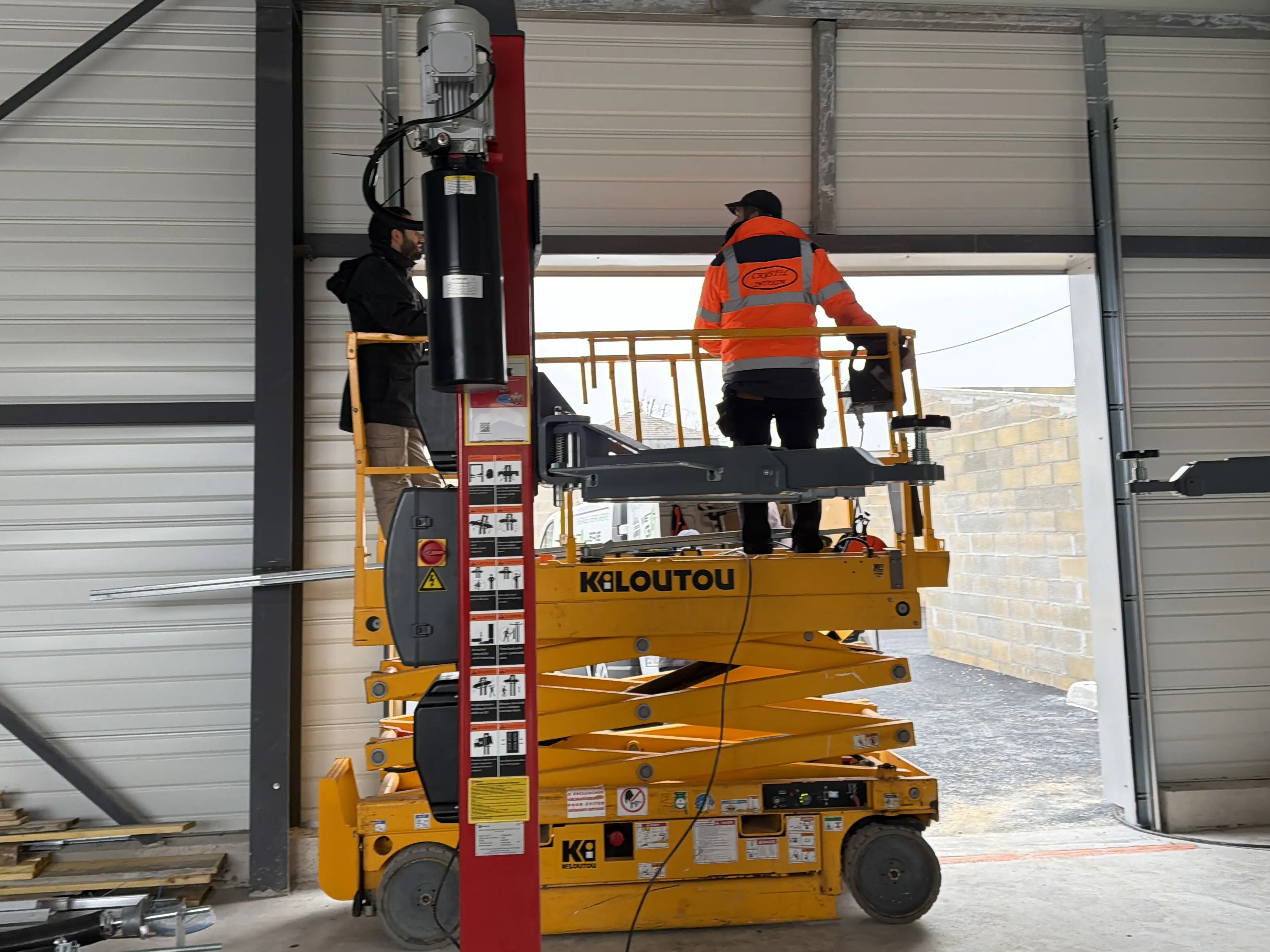 Réparation porte sectionnelle industrielle à Bezannes
