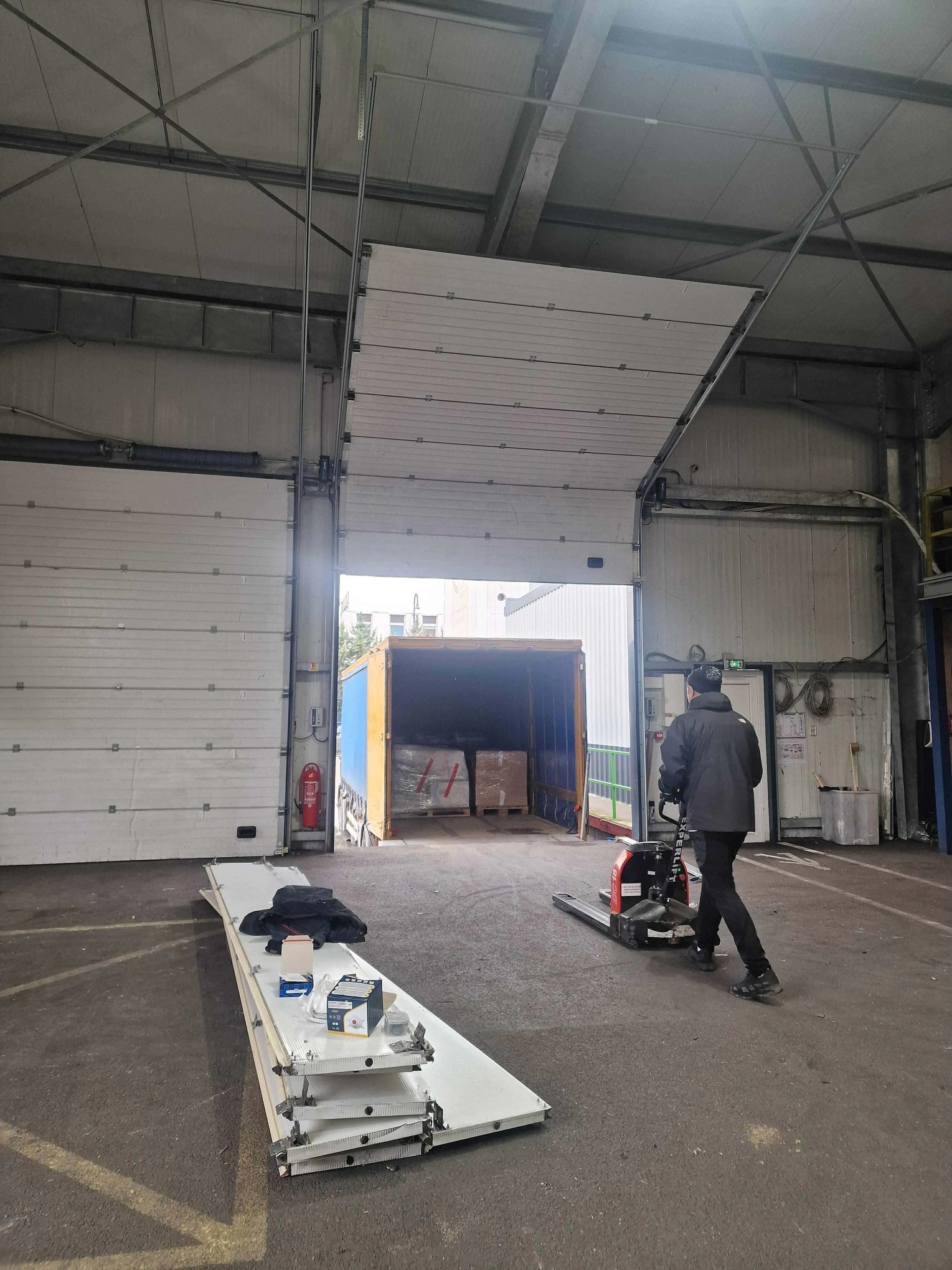 Réparation porte sectionnelle industrielle Pontfaverger-Moronvilliers