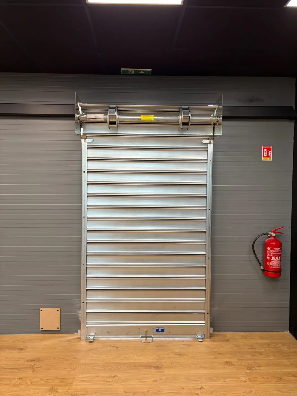 remplacement moteur rideau métallique Lyon par métallier de confiance, prix moteur rideau métallique