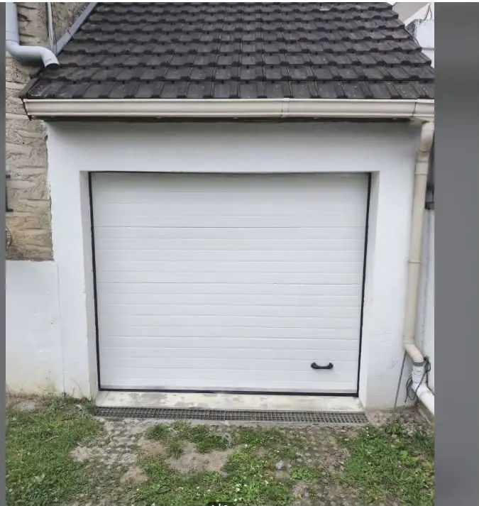 réparation porte de garage sectionnelle à Courtisols