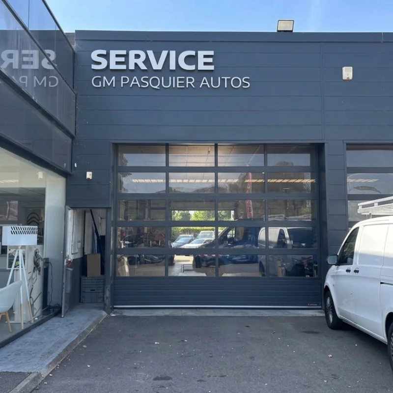 Remise en état d'une porte sectionnelle industrielle pour GM Pasquier Autos à Savigny-le-Temple 