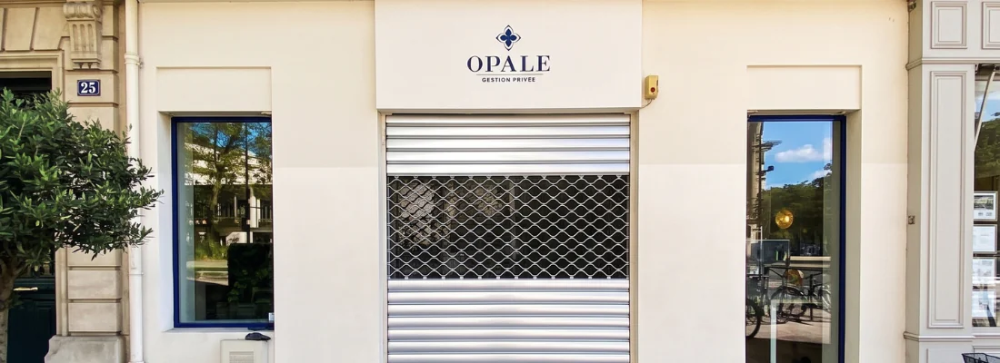 Remplacement du tablier mixte d'un rideau métallique pour la boutique Opale à Paris 11 (75)