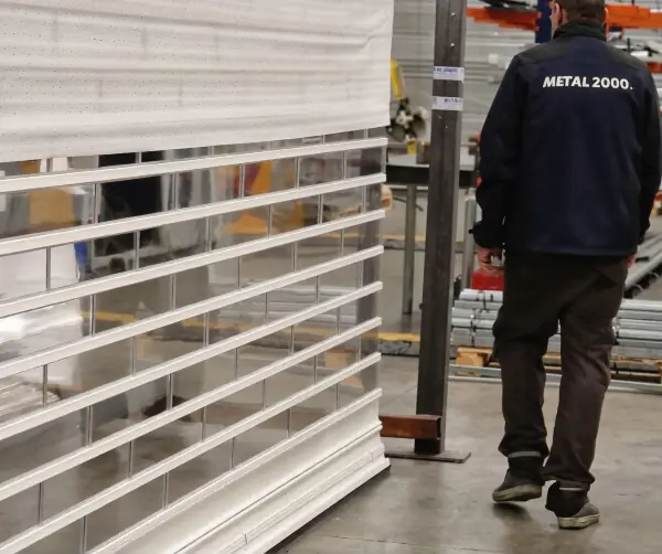 METAL 2000 fabricant rideau métallique lames transparentes