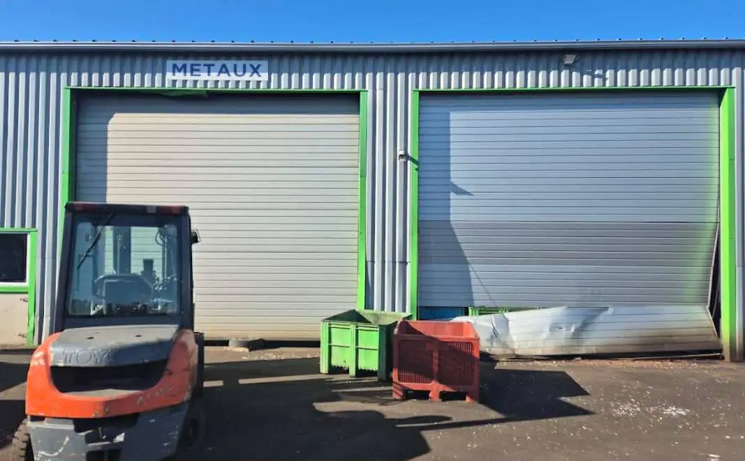 changement panneaux porte-industrielle-Les Riceys